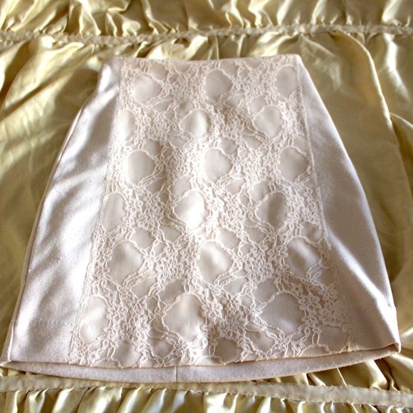 2 for $20: UO White Lace High-Waisted Mini Skirt - Picture 3 of 5